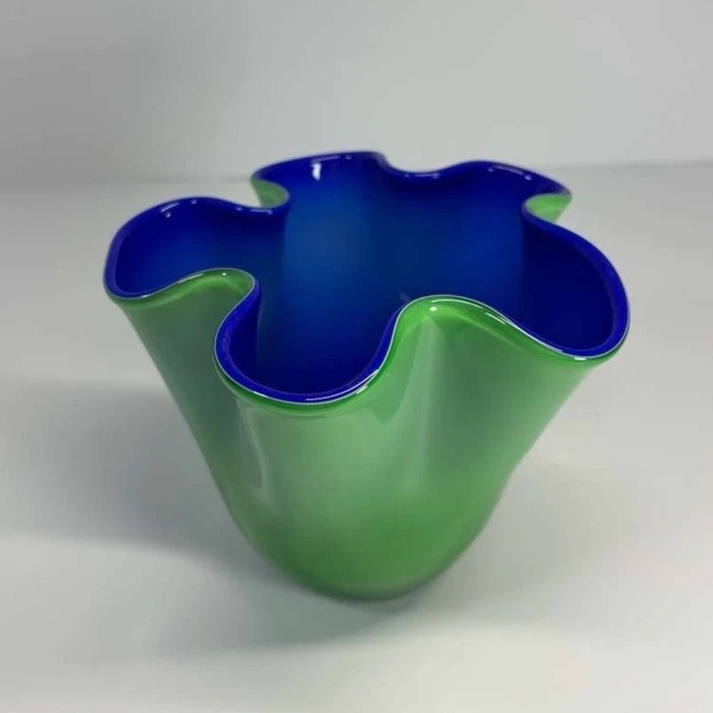 Georgeous Designs China Hand‎ Blow Glass Green And Blue Vase